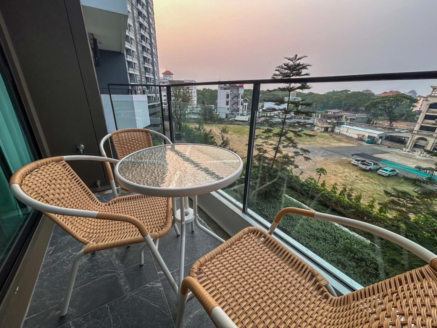 Luxury Condo Astra Sky River Condo Csiangmaj Kültér fotó
