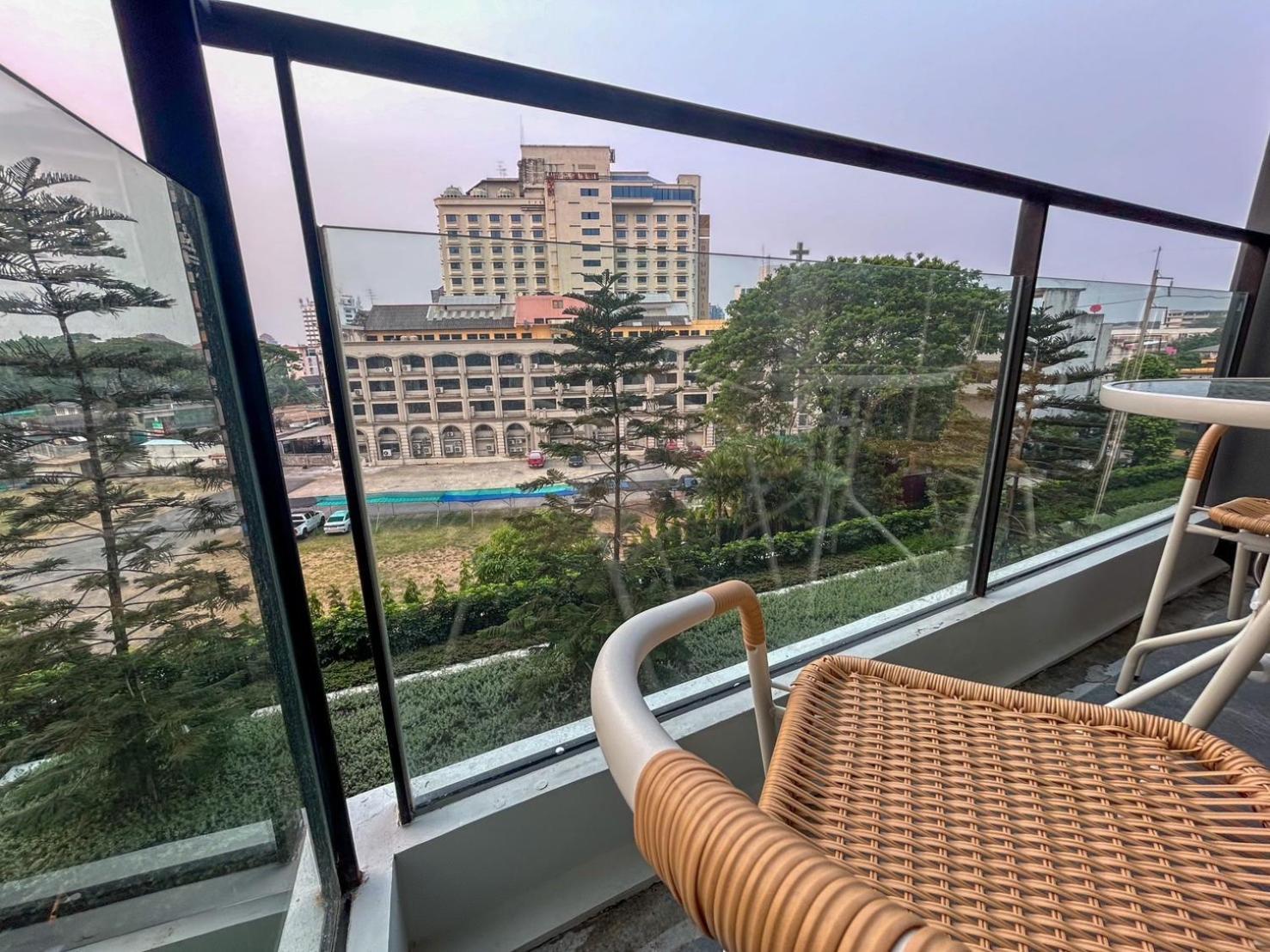Luxury Condo Astra Sky River Condo Csiangmaj Kültér fotó